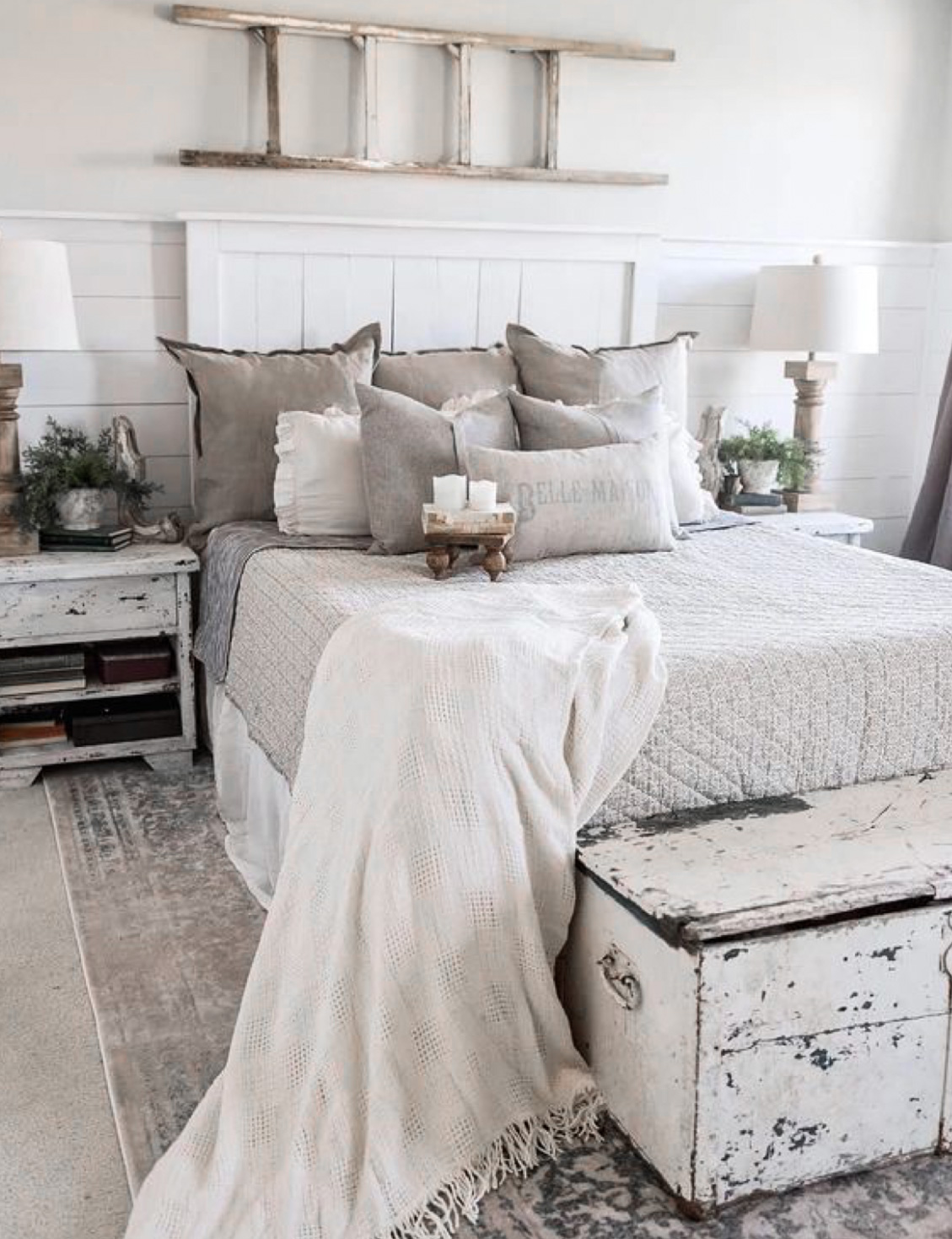 Dreamy Farmhouse Bedroom Ideas - DIY Darlin'