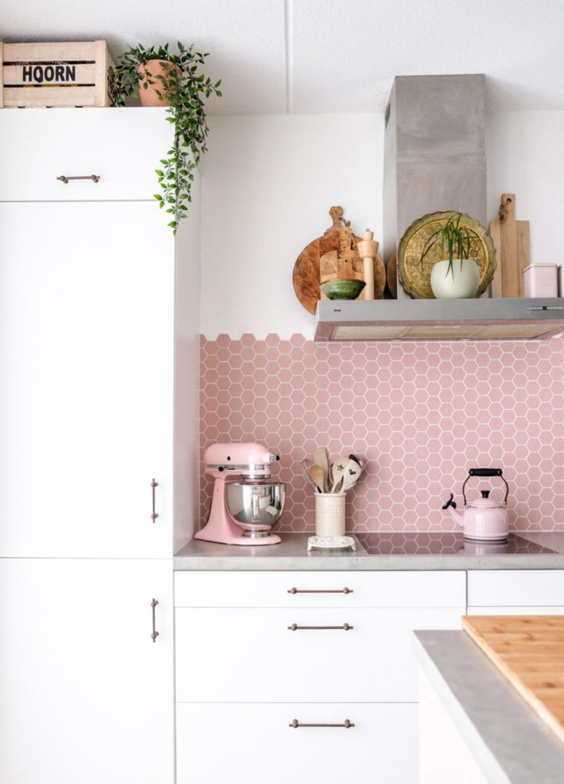 How To Add Pink Decor To Create A Chic Home - DIY Darlin'