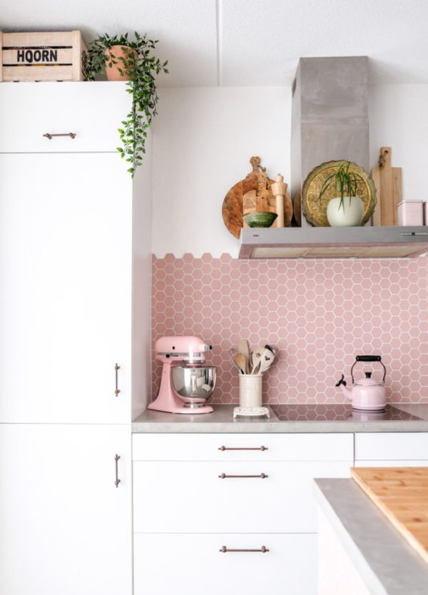 How To Add Pink Decor To Create A Chic Home - DIY Darlin'