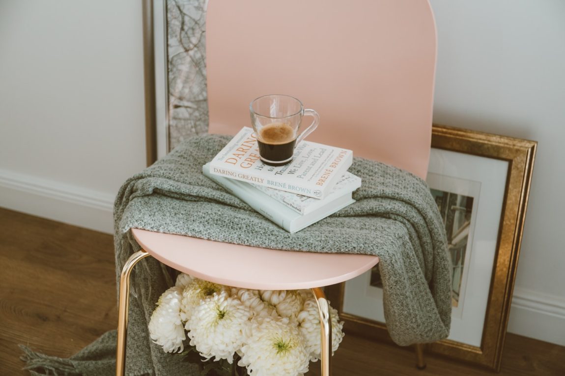How To Add Pink Decor To Create A Chic Home - DIY Darlin'