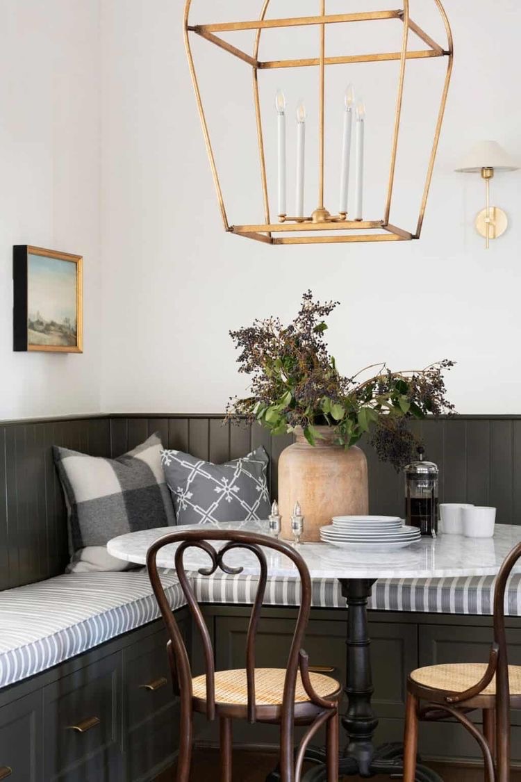 Cozy Breakfast Nook Ideas with A Bench