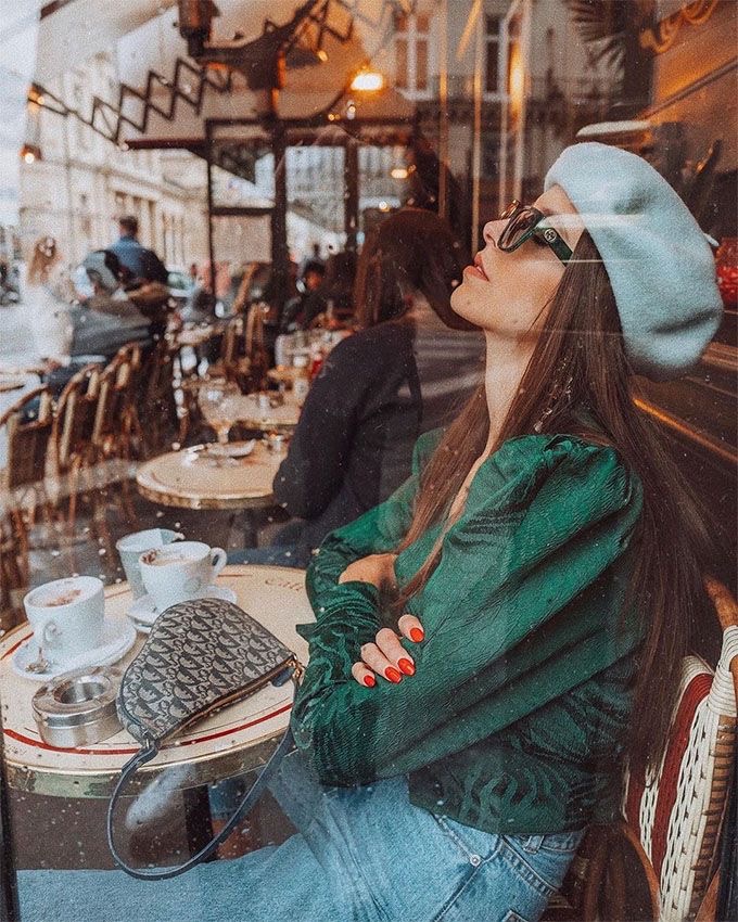 girl wearing a beret hat in fall