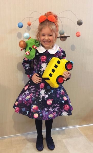 Child dressed as Ms. Valerie Frizzle from the book The Magic School Bus