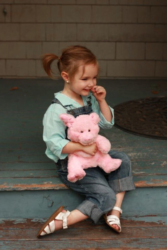 Child dressed as Fern from the book Charlottes Web