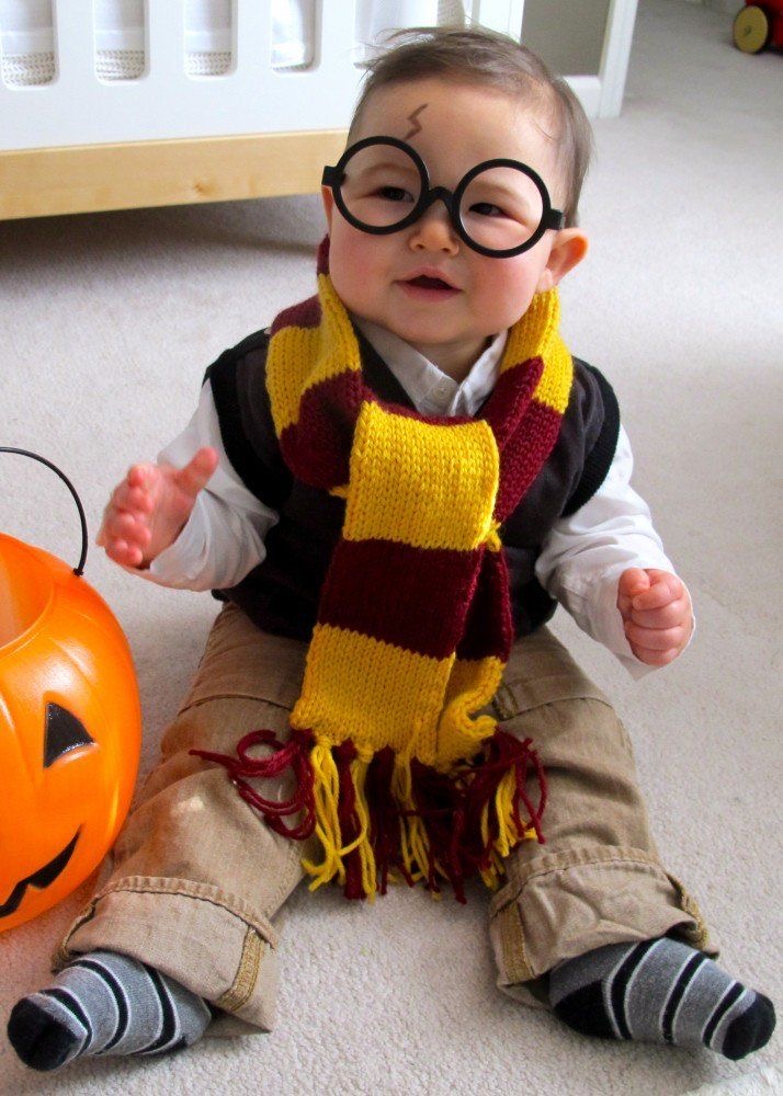 Child dressed as Harry Potter from the book